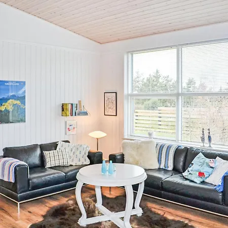 With Fireplace 06